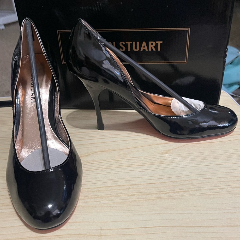*New* in box, never worn Colin Stuart Black Patent Pumps